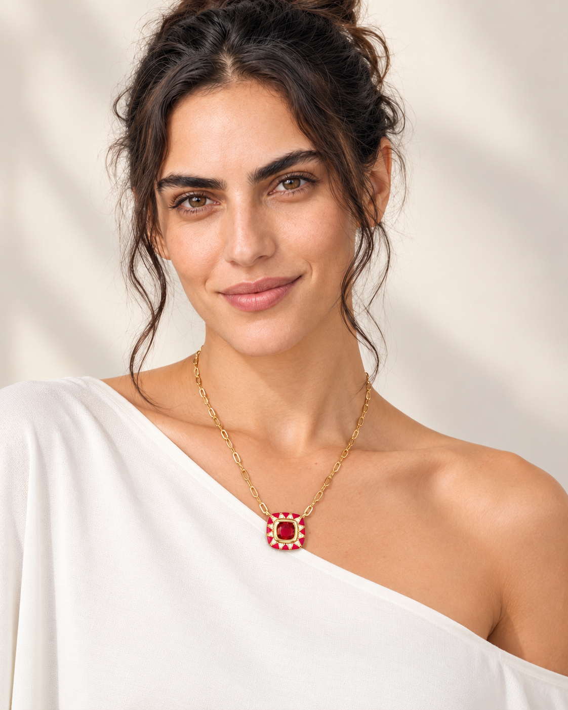 Halo Rouge | Kırmızı Çerçeveli Kolye